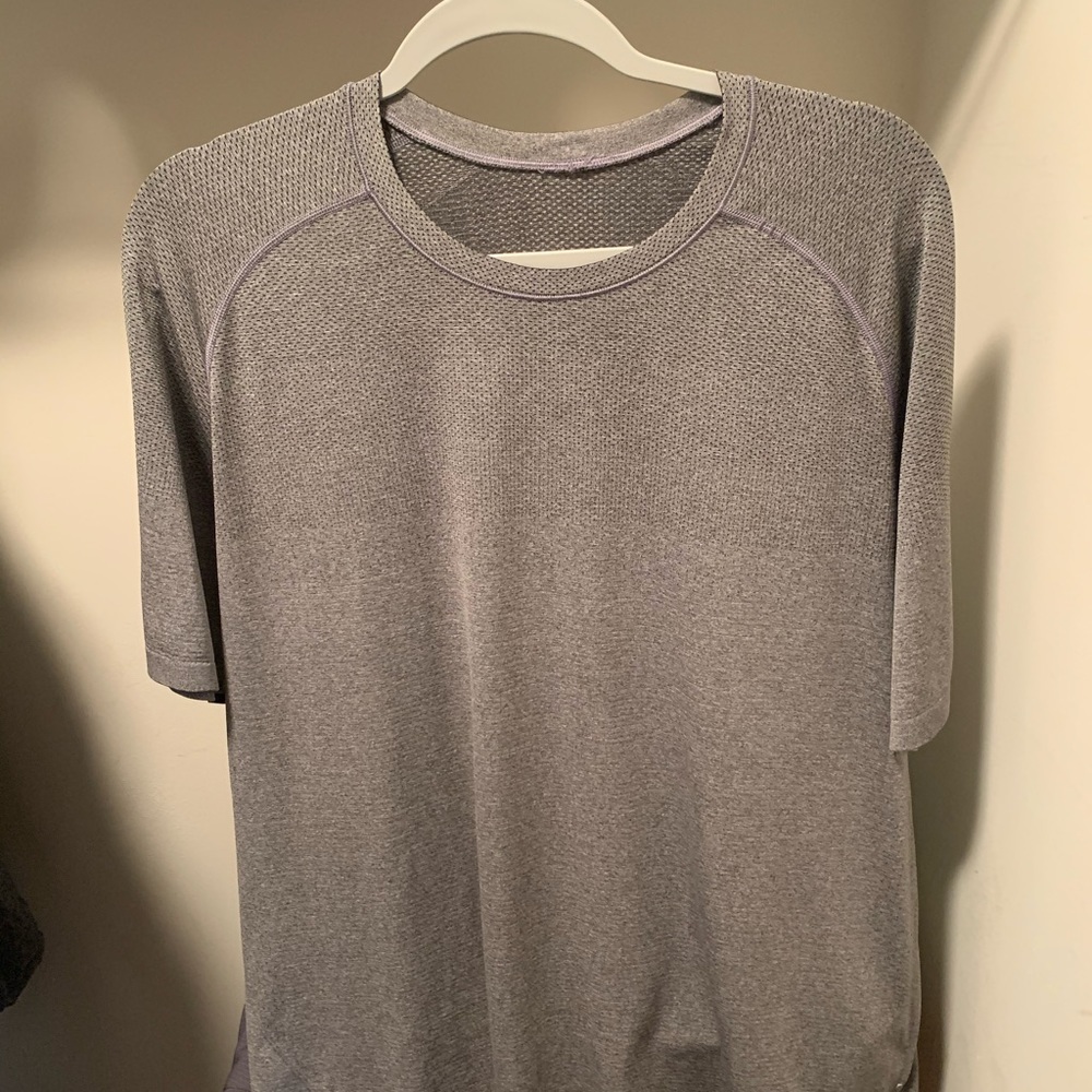 Men’s XXL lululemon short sleeve shirt